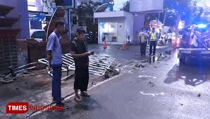 Seperti yang tampak di stadion bima, cirebon, jawa barat, para warga setempat memanfaatkan lokasi tersebut untuk berolahaga serta berjemur, guna menerapkan pola hidup sehat agar terhindar dari penyakit. Insiden Kecelakaan Di Depan Rs Di Kota Cirebon Dua Orang Meninggal Dunia Times Indonesia