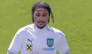 Assisted by nicolas pépé with a cross. Valentino Lazaro Veroffentlicht Song Zur Em Mopo