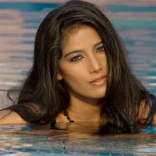 Model: Cricket-VM og jeg smider tøjet