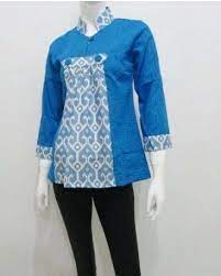 Baju batik selain mampu menjadi salah satu simbol yang menampilkan kesan sopan, rapi, dan dinamis juga bisa menjadi salah satu pilihan alternatif model baju muslim berhijab masa kini. Pakaian Kerja Desain Blus Baju Atasan Wanita