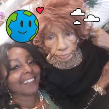 Who is this young Lady ??? Comment below when you see her @maniyaaje or me?