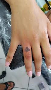 Diamond Tattoo Finger Tattoo Elmas Dovmesi Parmak Dovmesi Tiny Tattoo Bodrum Tattoo Bodrum Dovm Diamond Finger Tattoo Ring Finger Tattoos Diamond Tattoos