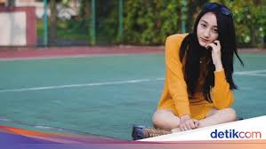 Check spelling or type a new query. Banyak Cowok Nembak Sandrina Imb Masih Dilarang Pacaran