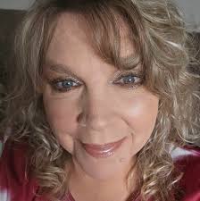 A question for the community where did you get all the pictures of Lucy  from. Does she give it personally or how do you get it. Greetings Renè