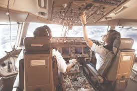 Di sini pilot diberi upah sekitar us$ 102 ribu atau rp 1,4 miliaran per tahunnya. Menggiurkan Ini Besaran Gaji Dan Tunjangan Pilot Di Indonesia Halaman All Kompas Com