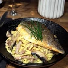 Filets De Bar Et Ses Linguinis Facon Carbonara Plats Complet Carbonara Plat