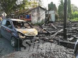 Di bawah ini adalah senarai 20 buah kereta yang mahal di dunia dan hanya mampu dimiliki oleh sesetengah orang. Empat Buah Kereta Disambar Api
