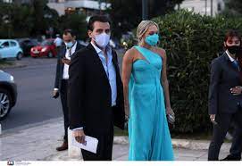 Με το άναμμα πυρσών ξεκίνησε η παρουσίαση του ντεφιλέ του γαλλικού οίκου dior στο καλλιμάρμαρο το βράδυ της πέμπτης με τη νέα συλλογή υπό τον τίτλο croisière 2022. Wsks1cfmbeem8m