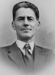 Curator 10-9 contents.qxd (Page 1)