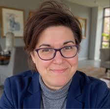 What are good resources for de-escalation training for staff at a food  pantry?