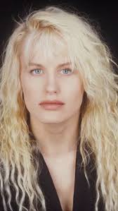 Daryl Hannah The Clan Of The Cave Bear Wallpaper