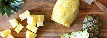 Non tagliamo la buccia eliminando già tutti i. Come Tagliare L Ananas Misya Info