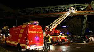 Alle blaulichteinsätze und feuerwehrberichte der örtlichen feuerwehr direkt nachlesen. Unfall Bei Der Wuppertaler Schwebebahn