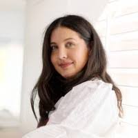 Kate Kloos's Instagram, Twitter & Facebook