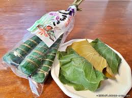 Zòng ツォン または zòngzi ツォンズ）は、もち米やうるち米、米粉などで作った餅、もしくはもち米を、三角形（または円錐形）に作り、ササなどの「ちまきの葉」（中国語: Tkqj8miczb0xem