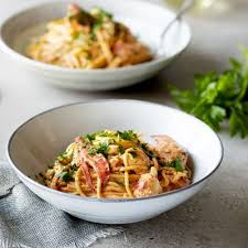 Pates Au Homard Sauce Rosee Epicee Metro Recipe Spicy Recipes Lobster Pasta How To Cook Pasta