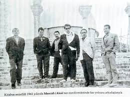 Kadir mısıroğlu türk yazar, şair , gazeteci ve tarih yazarı olarak bilinmektedir. Mustafarmagan On Twitter Merhum Ustad Kadirmisiroglu Kudus De Kubbetussahra Merdivenlerinde Yil 1961 Ezanlar Okunurken Ruhuna Fatiha