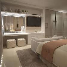 Gemutliche Suite Mit Panel Fur Fernseher Und Led Spiegel Projekt Ma Luxury Cozydeco In 2020 Luxurious Bedrooms Luxury Bedroom Design Fitted Bedrooms