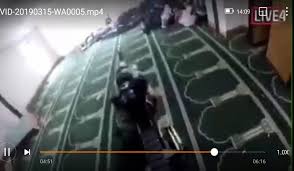 Maher zain tanggapi soal penembakan brutal di masjid new zealand. Makin Gila Lelaki Itu Tembak Jemaah Di Masjid Christchurch Sambil Buat Live Streaming Denaihati