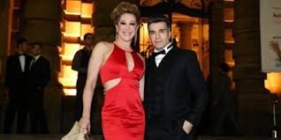 O casal foi clicado conversando e trocando carinho dentro do restaurante. Claudia Raia And Jarbas Homem De Mello Dating Gossip News Photos