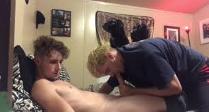 Swallowing straight friend - ThisVid.com