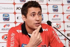 Roger Aguilera confirma contratação de meia-atacante Marcos Paraná