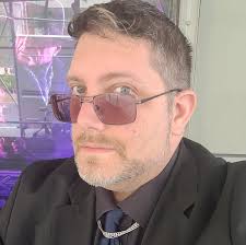 What are some must-visit restaurants and shops in Woodbridge, NJ?