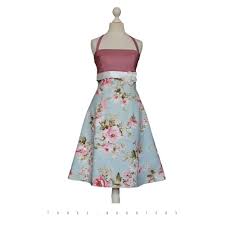 Um für alle eventualitäten gewappnet zu sein, sorgt sie jetzt vor. Brautkleid Rosen Altrosa Hellblau Rosa Weiss