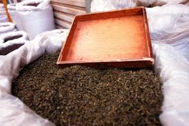 Black tea brands tend to contain the most caffeine, a darker body, and can be more bitter than other varieties. How To Pick The Best Black Tea Flavors Sencha Tea Bar