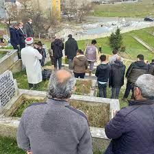 Daha sonra ise yanındaki silahla önce havaya ateş etti sonra da kendisini vurarak intihar etti. Son Dakika Istanbul Da Intihar Eden Eden Kadinin Ailesinden Carpici Iddia Son Dakika Haberler