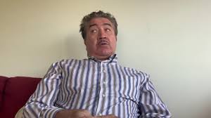 Turgay yıldız, çeşitli tiyatrolarda oyuncu olarak görev alan, trt ankara televizyonu'nda metin yazarlığı, oyunculuk, program sunuculuğu gibi görevler üstlendi. Ayasofya Nin Endikasyonlari Youtube