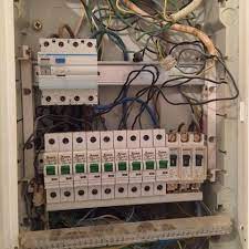 Abdeckung innen sicherungskasten artikel nr.: Darf So Ein Sicherungkasten Aussehen Strom Vermieter Mieter