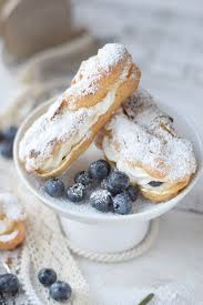 Mandel Windbeutel Mit Blaubeeren Choux Pastry With Almondy And Blueberries Summer Howto Chouxpastry Lecker Backen Sizilianische Rezepte Kaffee Und Kuchen