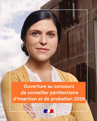 ⚖ Nouvel épisode de notre série estivale consacrée aux tenues du monde  judiciaire. L'épitoge, qu'on appelle également la chausse, est portée par  les magistrats et les avocats. Les auditeurs de justice, c'est-à-dire