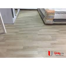Ukuran rollnya adalah 2m x 20m dan 2m x 25m. Karpet Vinyl Lg Palace Karpet Lantai Vinyl Motif Kayu Shopee Indonesia