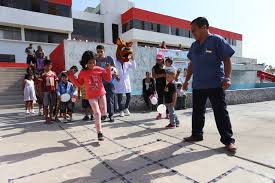 Aaaaaa feliz día del niño hagan swipe para ver a un peruano pequeñito. Dia Del Nino Peruano En El Frontis De La Municipalidad Municipalidad Distrital De San Juan De Miraflores