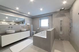 Ein fugenloses badezimmer mit einer wasserfeste putzoberfläche ohne fliesen ist für viele menschen die traumvorstellung von einem modernen stilvollem bad. Beton Cire Bader Fugenloses Design Raumkonzept Trier