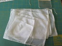 J Ai Achete 2 Metres De Tissu Pour Moustiquaire Pour 12 Euros Et Je Me Suis Mise A Produire Des Sacs Tres Pratiques R Sac Couture Facile Tuto Couture Gratuit