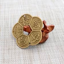 Cách Đặt Đồng Tiền Hoa Mai Trong Két Giúp Thu Hút Tài Lộc Cho Gia Chủ