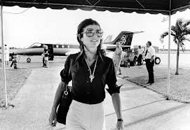 Januar 1961 bis zum 22. Get Jackie Kennedy Onassis S Airport Style Vogue