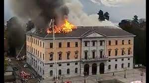 Des objets sauvés de l'incendie à l'hôtel de ville. Incendie Dans La Mairie D Annecy Ce Que L On Sait