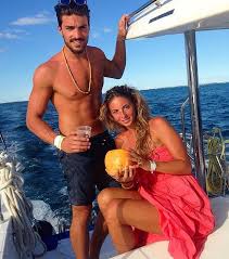 In the video, shot in sardinia, the influencer caresses the tummy of his wife, eleonora brunacci, married in 2015. Pin Auf Mariano Di Vaio