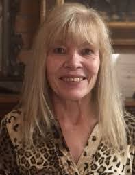 Stephanie Lyons's Instagram, Twitter & Facebook