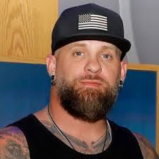 Brantley Gilbert Pauses Concert To Help His Wife Deliver Their Baby in Tour  Bus