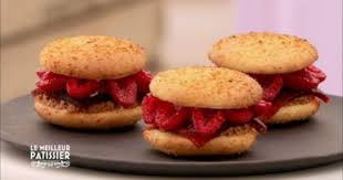 Burger Framboise Coco De Cyril Lignac Recette De Cuisine Le Meilleur Patissier Patissiere Alimentation Gateau Biscuit