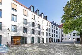 Die mietpreise in hof liegen aktuell bei durchschnittlich 5,29 €/m². Moderne 3 Zimmer Wohnung An Nobler Adresse Im Herzen Munchens