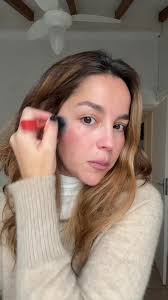 Consegui “salvar” essa mini maquiagem do dia a dia mas ficou muito estranho  esse truque de iluminar a olheira, me dei mal kkk #maquiagem #olheira  #corretivo #iluminador