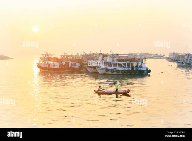 Bombay harbour fishing boats hi-res stock photography and images - Alamy