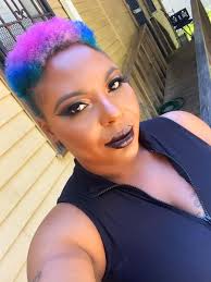 Here are 2 challenges I face being an artist and a university student at  the same time. Coca-cola makes these days a little better for me..🥤🖤  Nails: @the_vanity__ 💅 Lashes: @__eyeconic_lashes 👁️ #