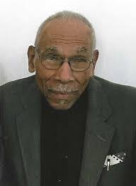 Shelly Dow's Instagram, Twitter & Facebook